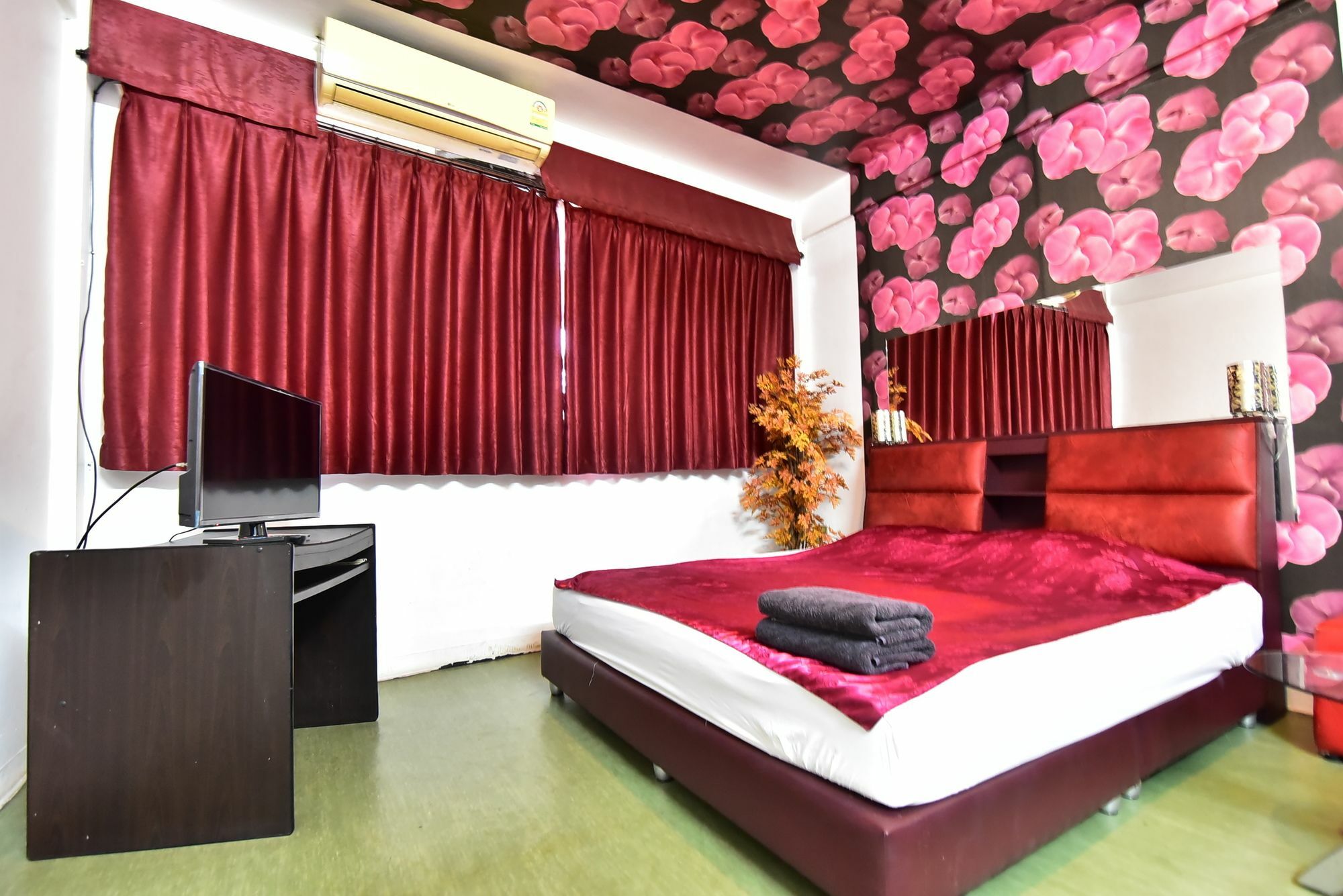 Maxwell Inn Pattaya Esterno foto